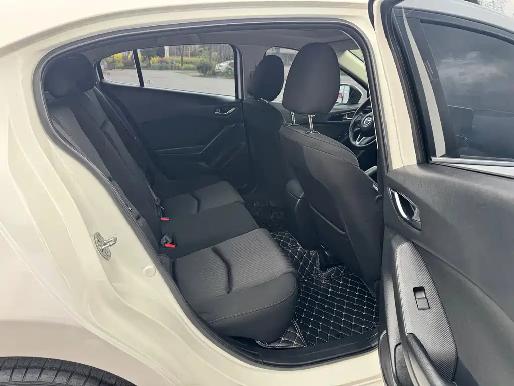 Mazda 3 Axela 2015 — фото 11