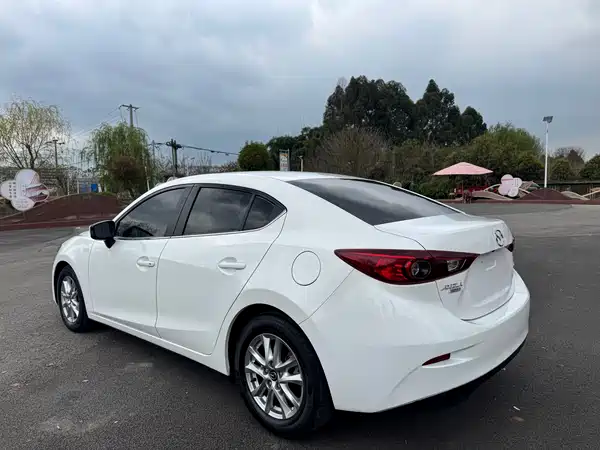 Mazda 3 Axela 2016