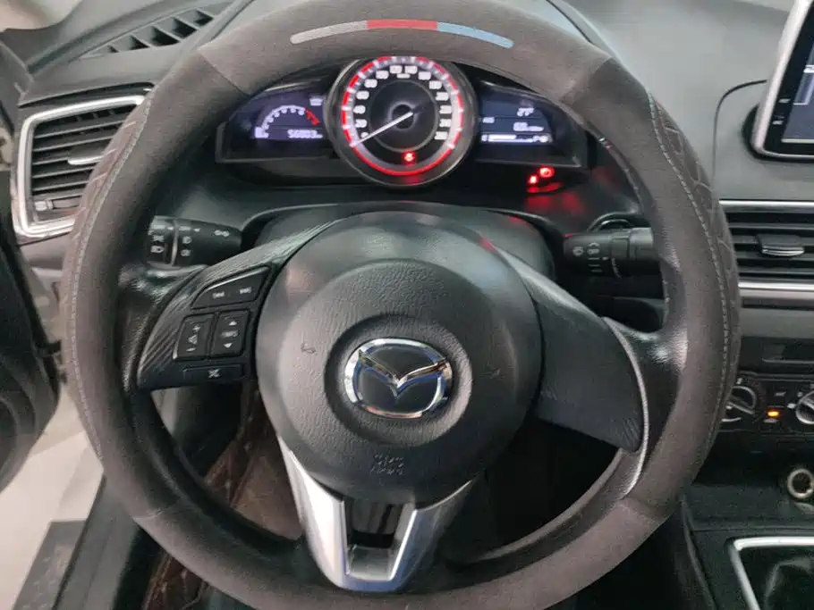 Mazda 3 Axela 2016 — фото 15
