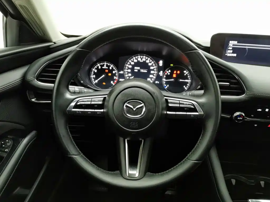 Mazda 3 Axela 2022 — фото 11