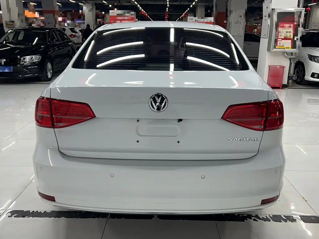 Volkswagen Sagitar 2016