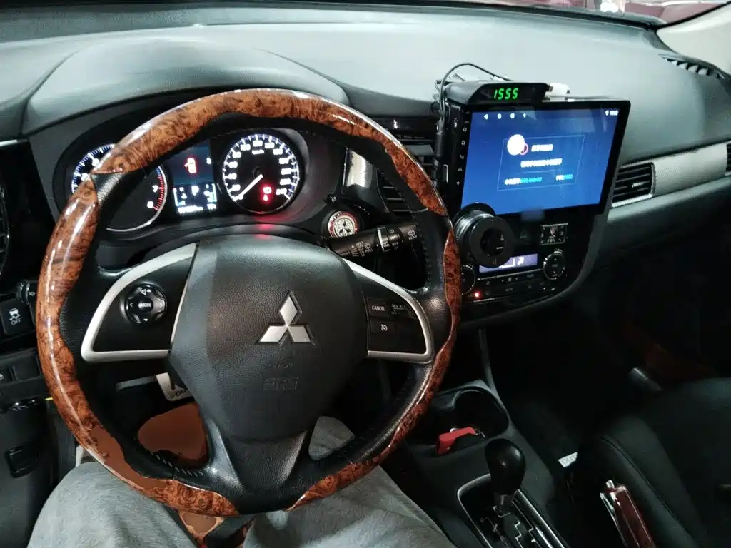 Mitsubishi Outlander 2015