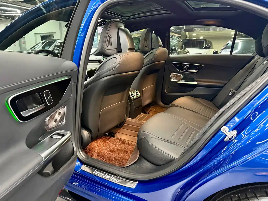 Mercedes-Benz C-Class 2023 — фото 12