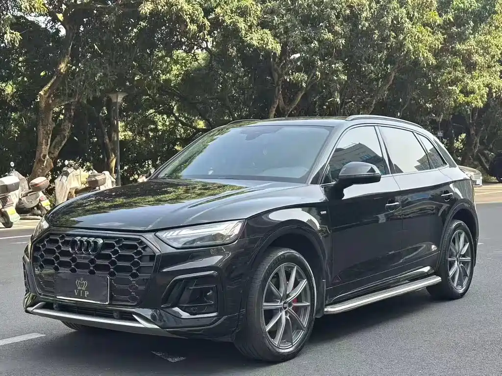 Audi Q5L 2022 — фото 1