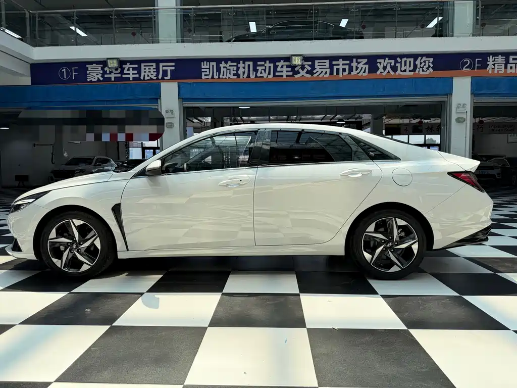 Hyundai Elantra 2022