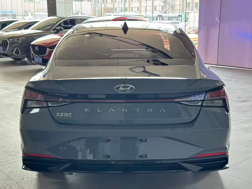 Hyundai Elantra 2022