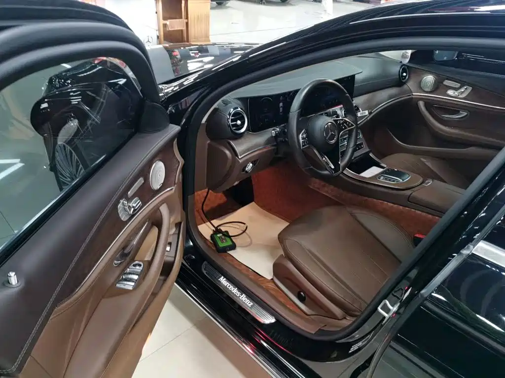 Mercedes-Benz E-Class 2022 — фото 16