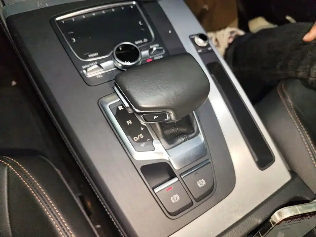 Audi Q5L 2019 — фото 14