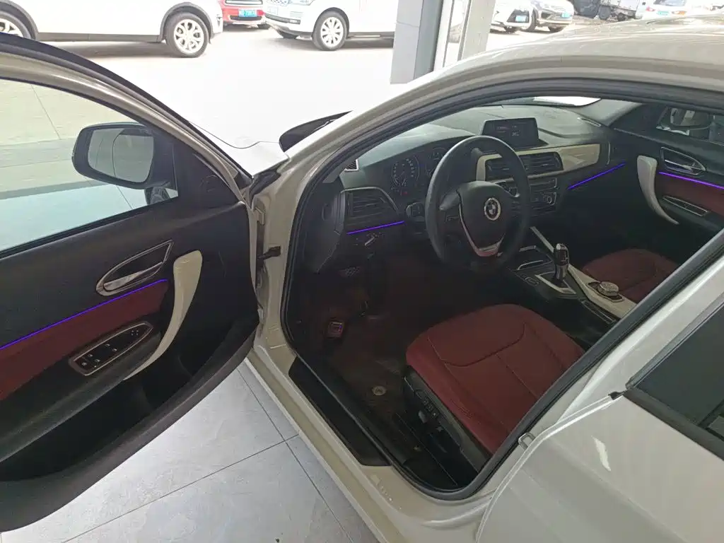 BMW 1 Series 2018 — фото 16