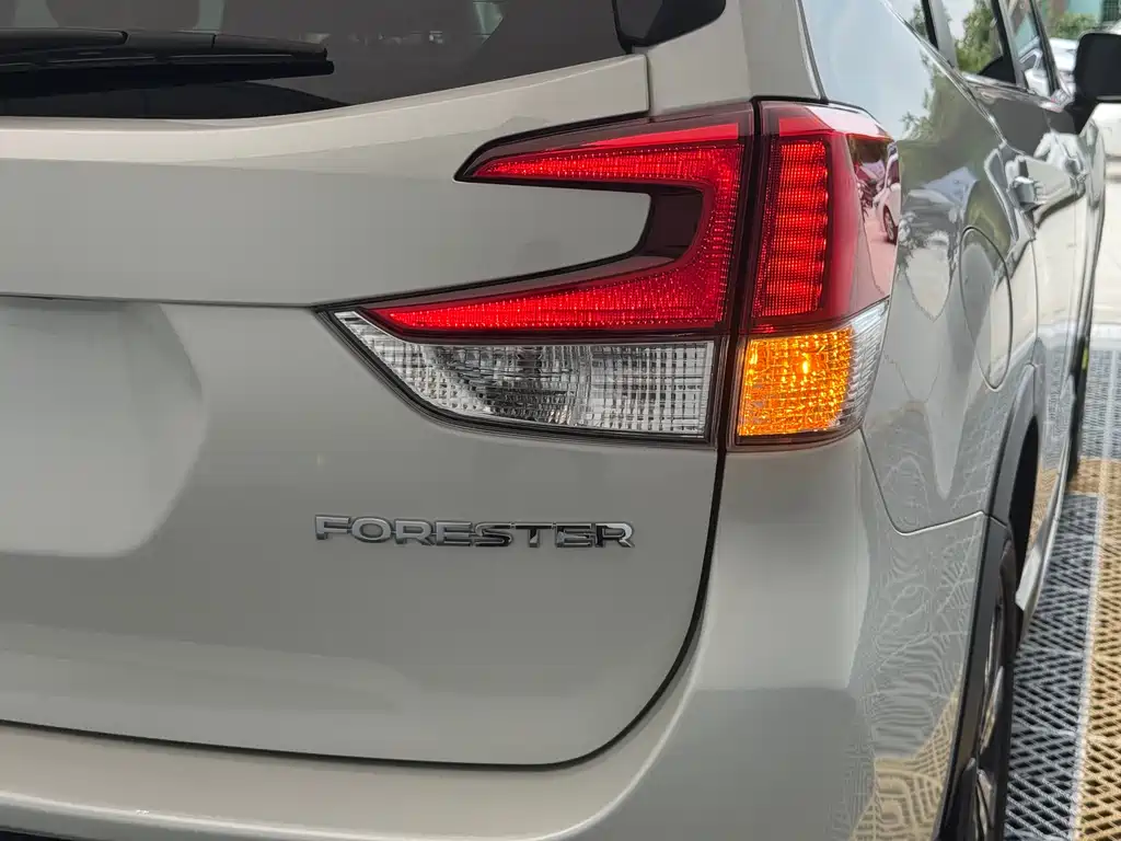 Subaru Forester 2021 — фото 10