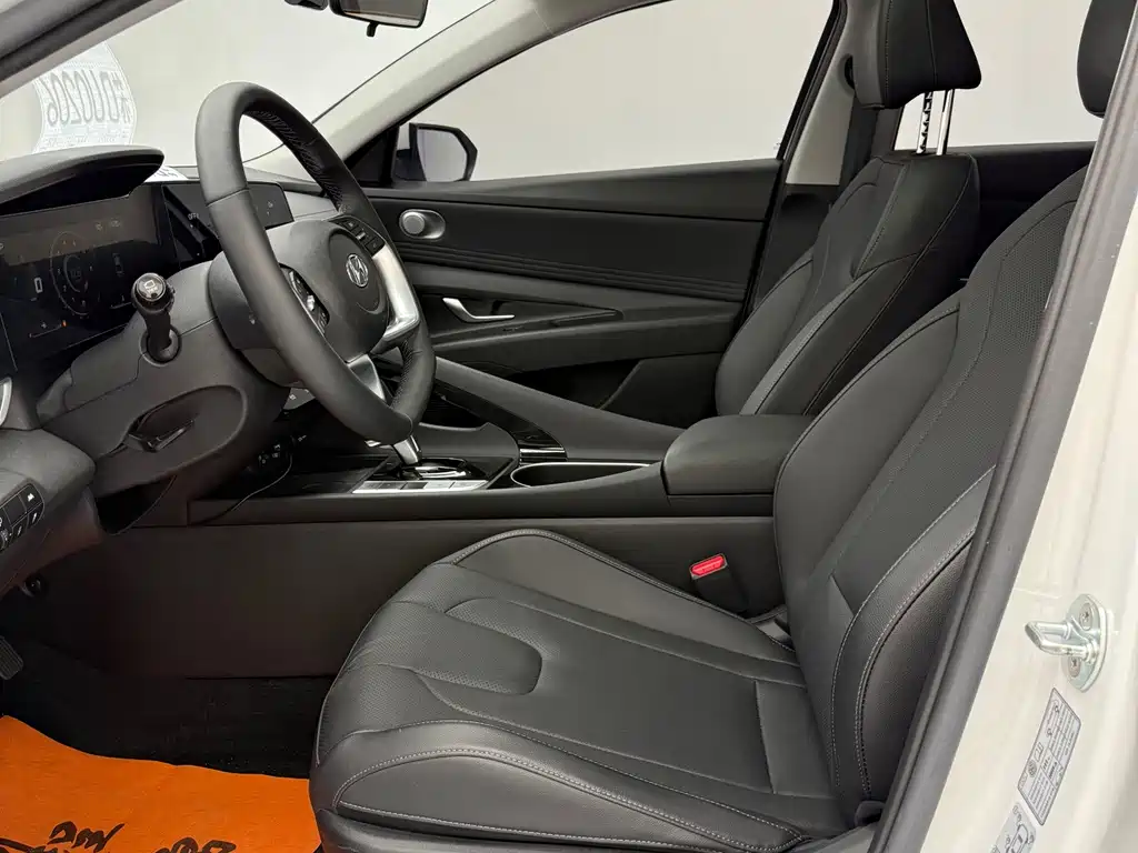 Hyundai Elantra 2022 — фото 10