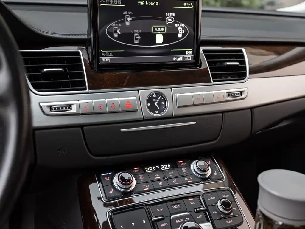 Audi A8 2017 — фото 10