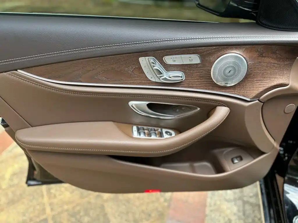 Mercedes-Benz E-Class 2023 — фото 21