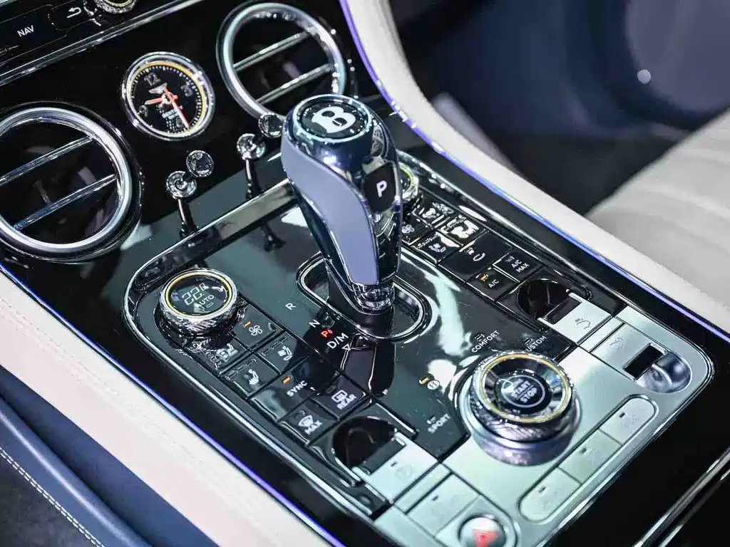 Bentley Continental 2023 — фото 17