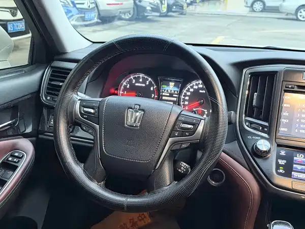 Toyota Crown 2019