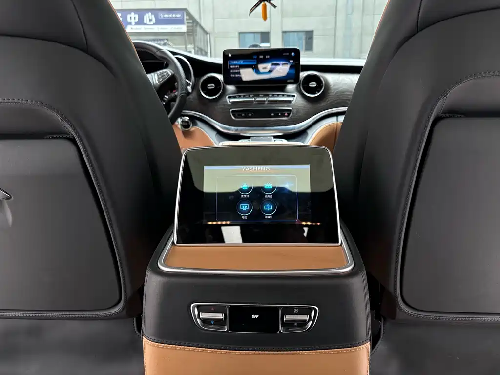 Mercedes-Benz V-Class 2023 — фото 16
