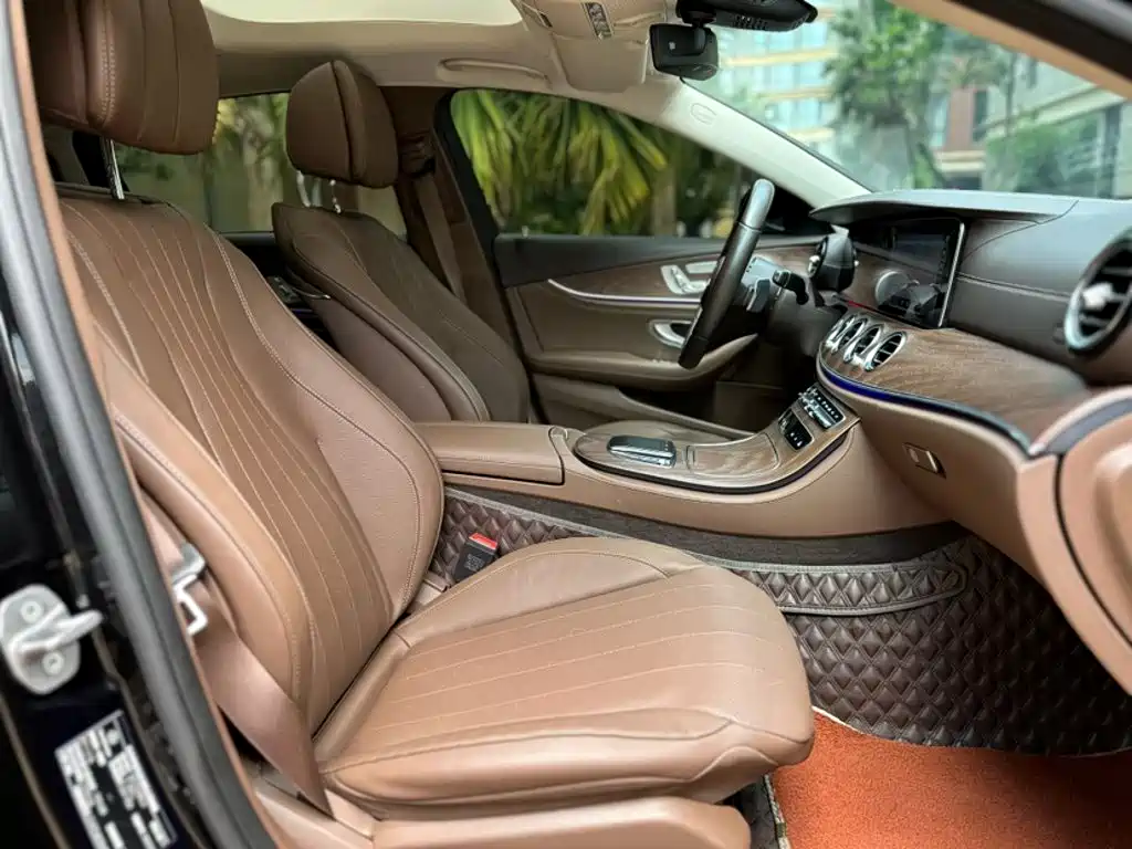Mercedes-Benz E-Class 2023 — фото 16
