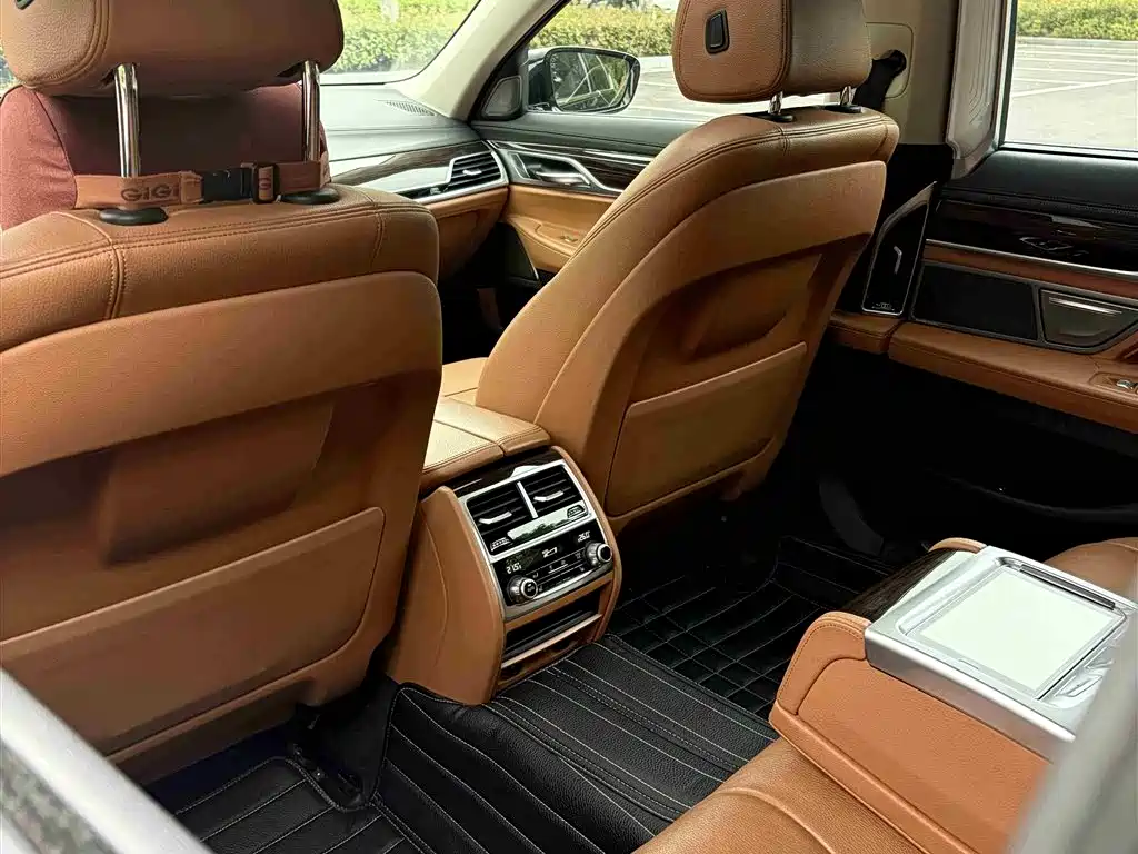 BMW 7 Series 2016 — фото 12