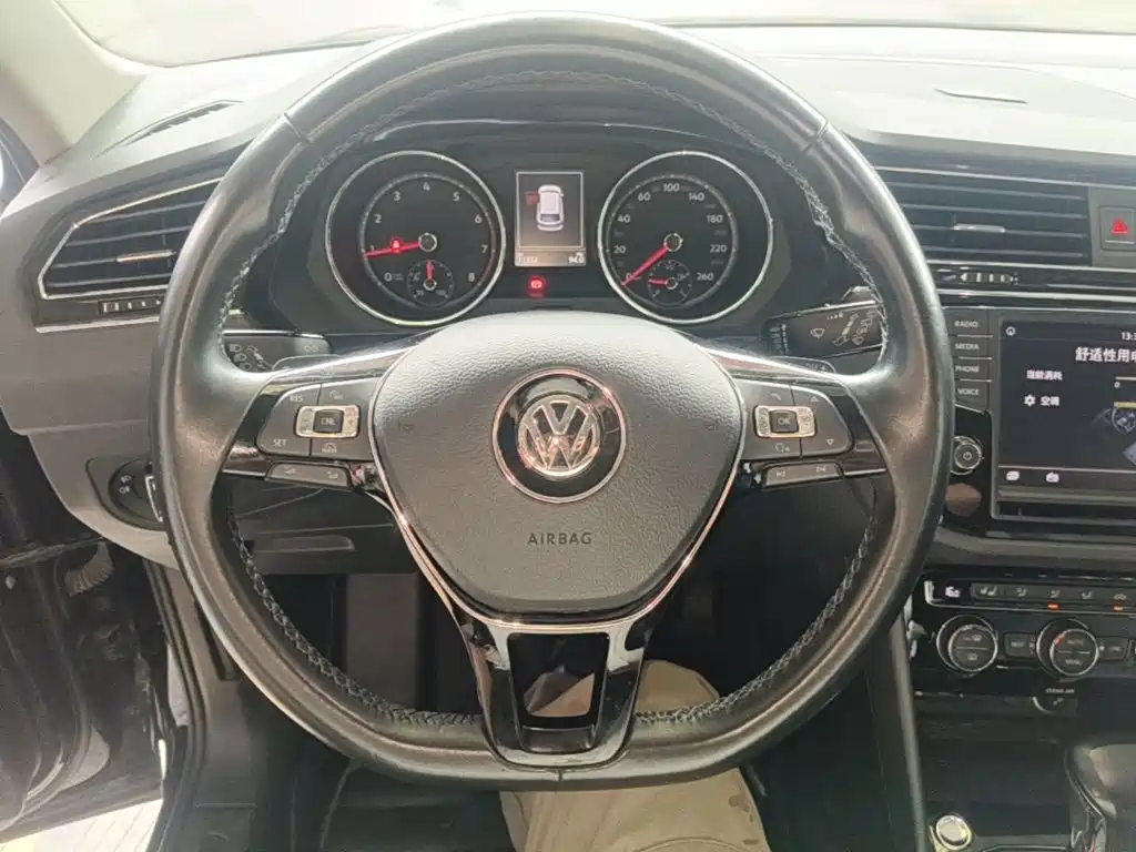 Volkswagen Tiguan L 2017 — фото 11
