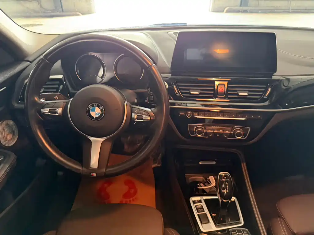 BMW 1 Series 2022 — фото 10
