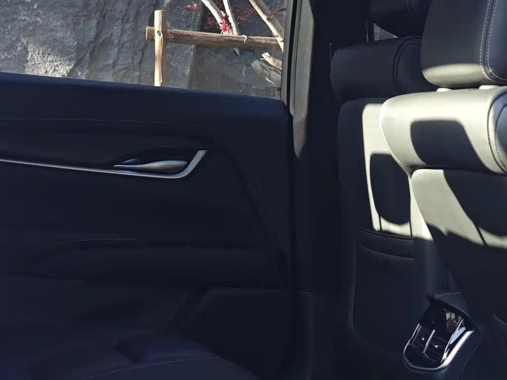 Cadillac XTS 2018 — фото 15