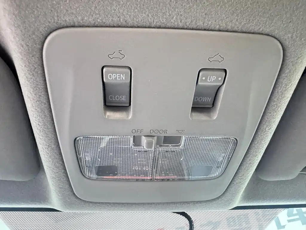 Toyota Yaris L 2023 — фото 25