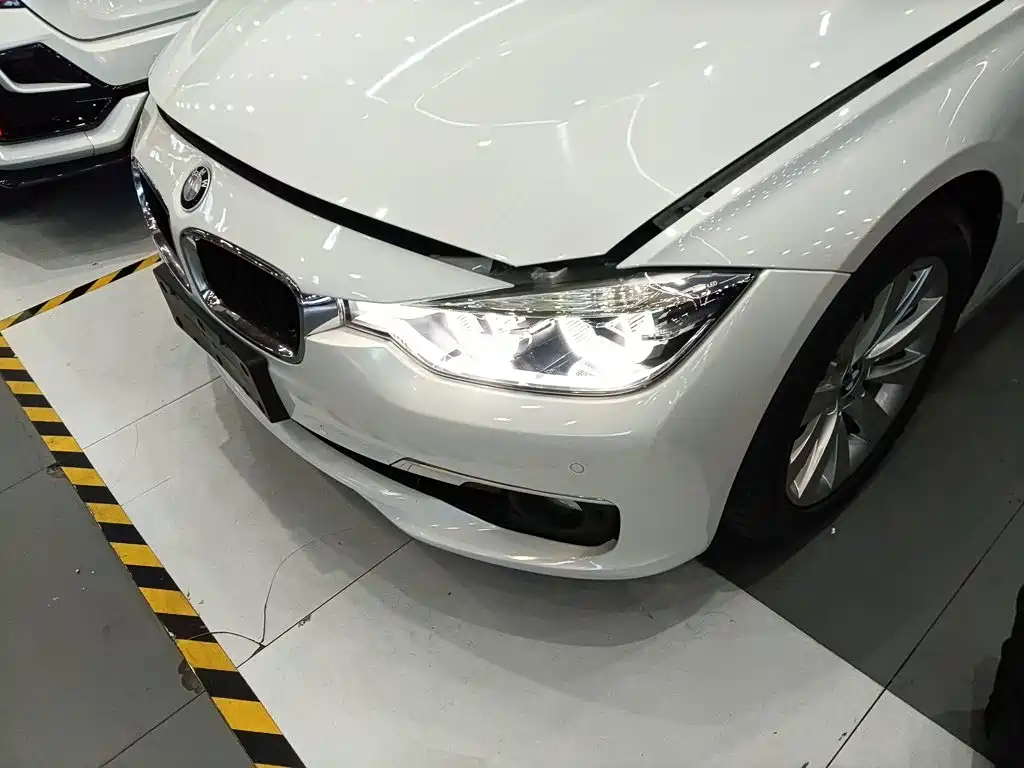 BMW 3 Series 2017 — фото 24