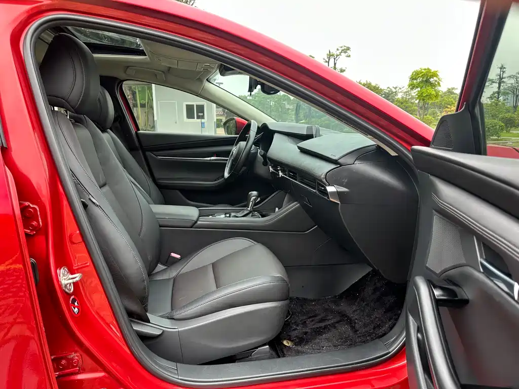 Mazda 3 Axela 2019 — фото 25