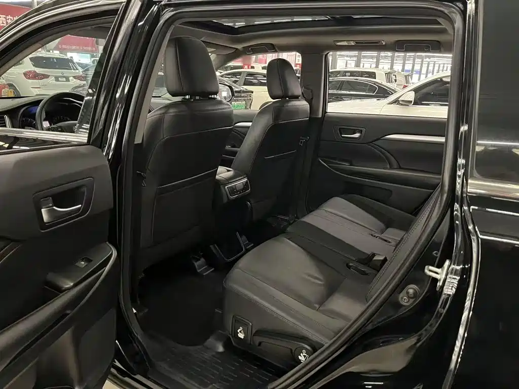 Toyota Highlander 2017 — фото 11