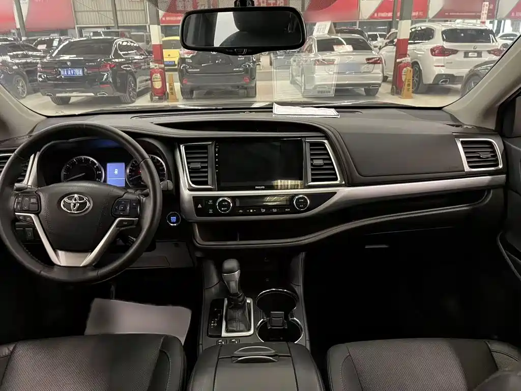 Toyota Highlander 2017 — фото 9