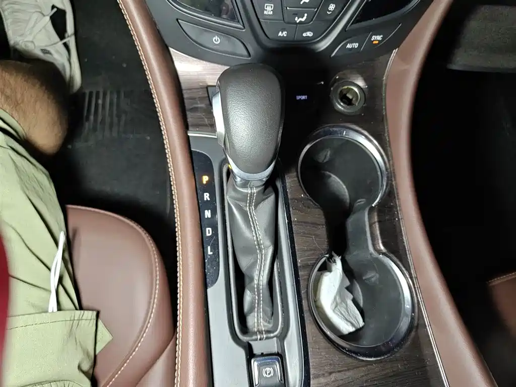 Buick Envision Plus 2017 — фото 10