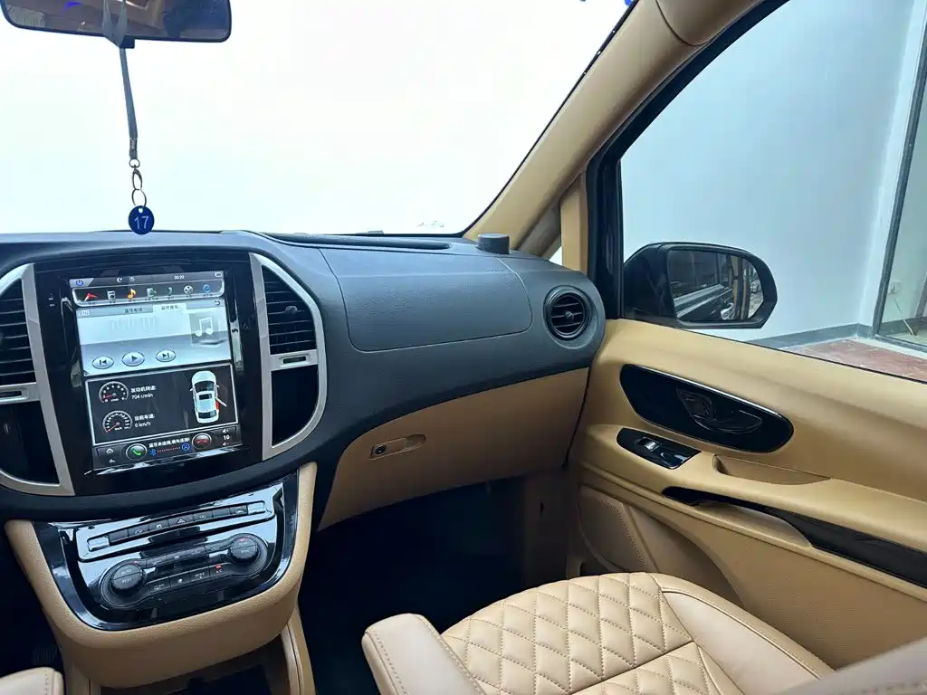 Mercedes-Benz Vito 2017 — фото 16