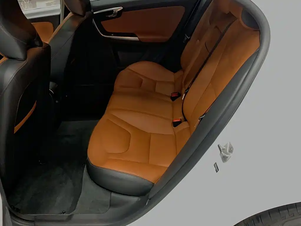Volvo S60 2018 — фото 17