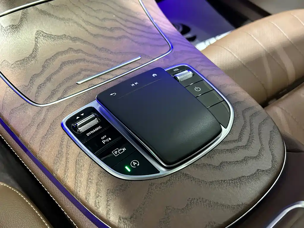 Mercedes-Benz E-Class 2024 — фото 16