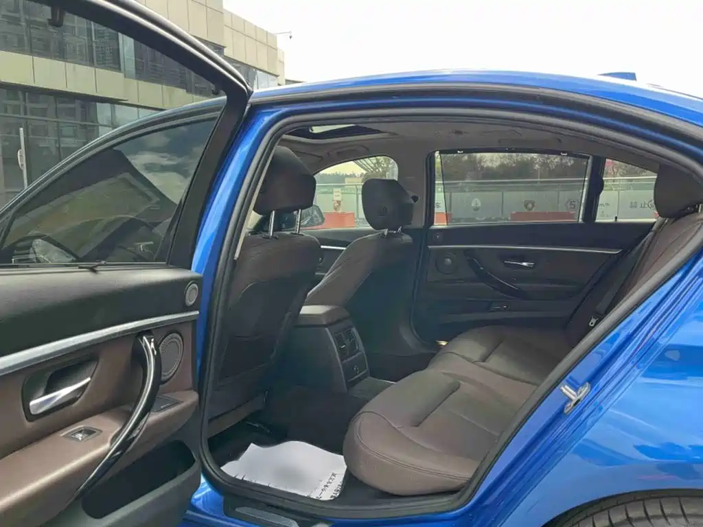 BMW 3 Series 2019 — фото 12