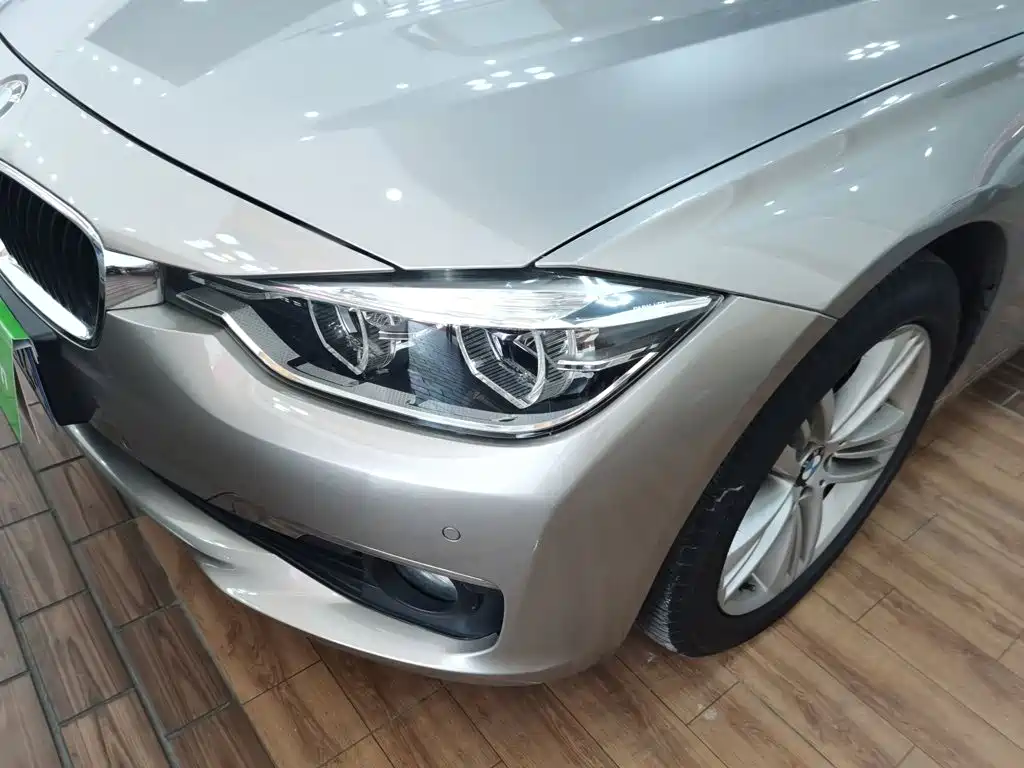BMW 3 Series 2016 — фото 18