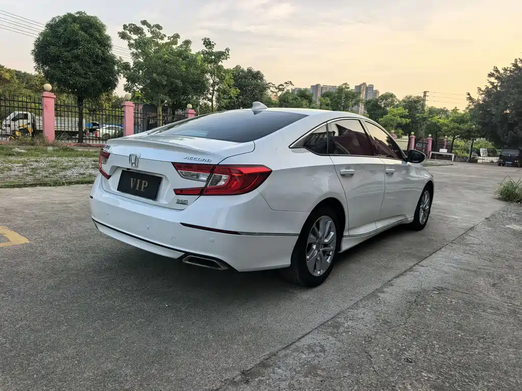 Honda Accord 2018 — фото 7