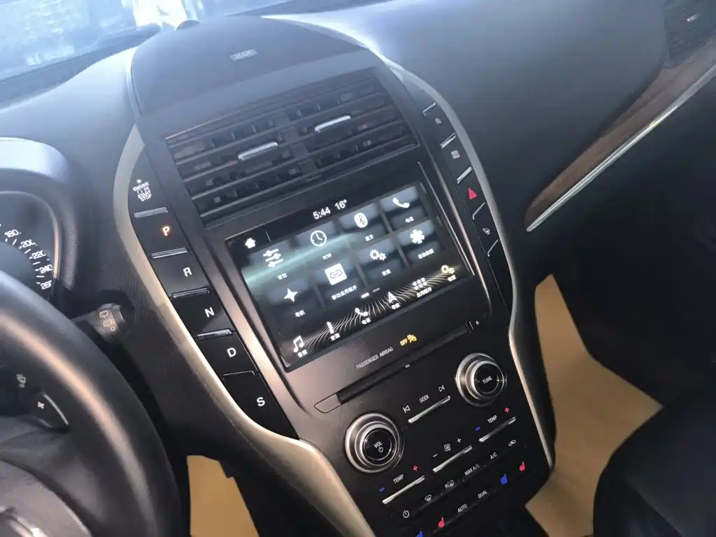 Lincoln MKC 2018 — фото 13