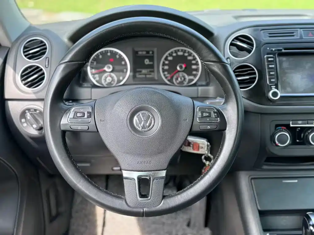 Volkswagen Tiguan 2015 — фото 8