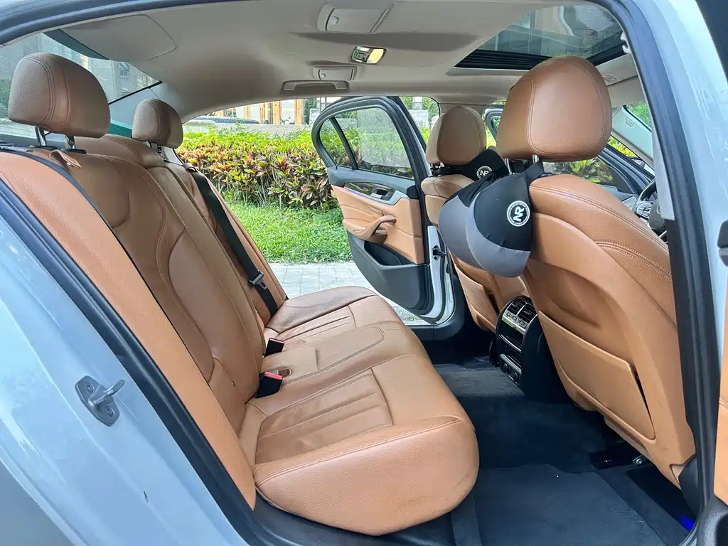 BMW 5 Series 2017 — фото 19