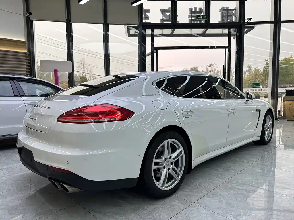 Porsche Panamera 2015 — фото 16
