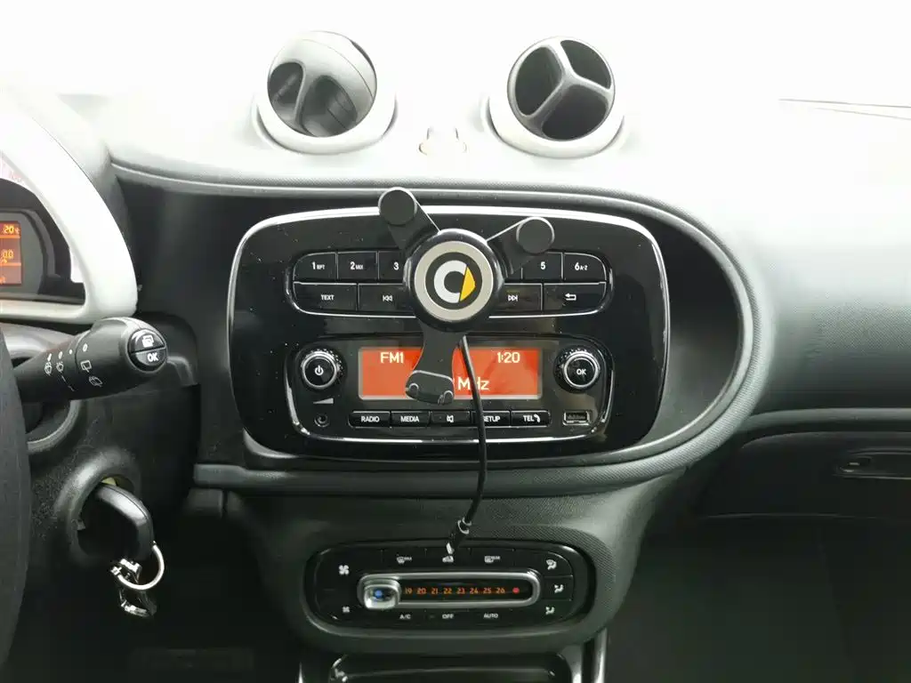 smart Fortwo 2018 — фото 12