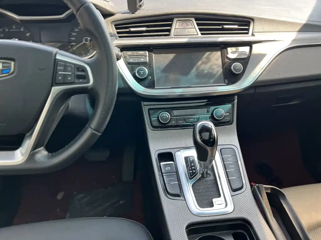 Geely Emgrand GS 2018 — фото 10