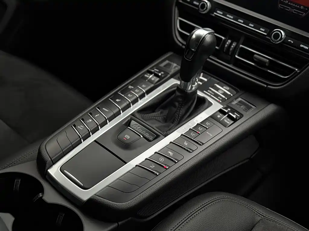 Porsche Macan 2020 — фото 18