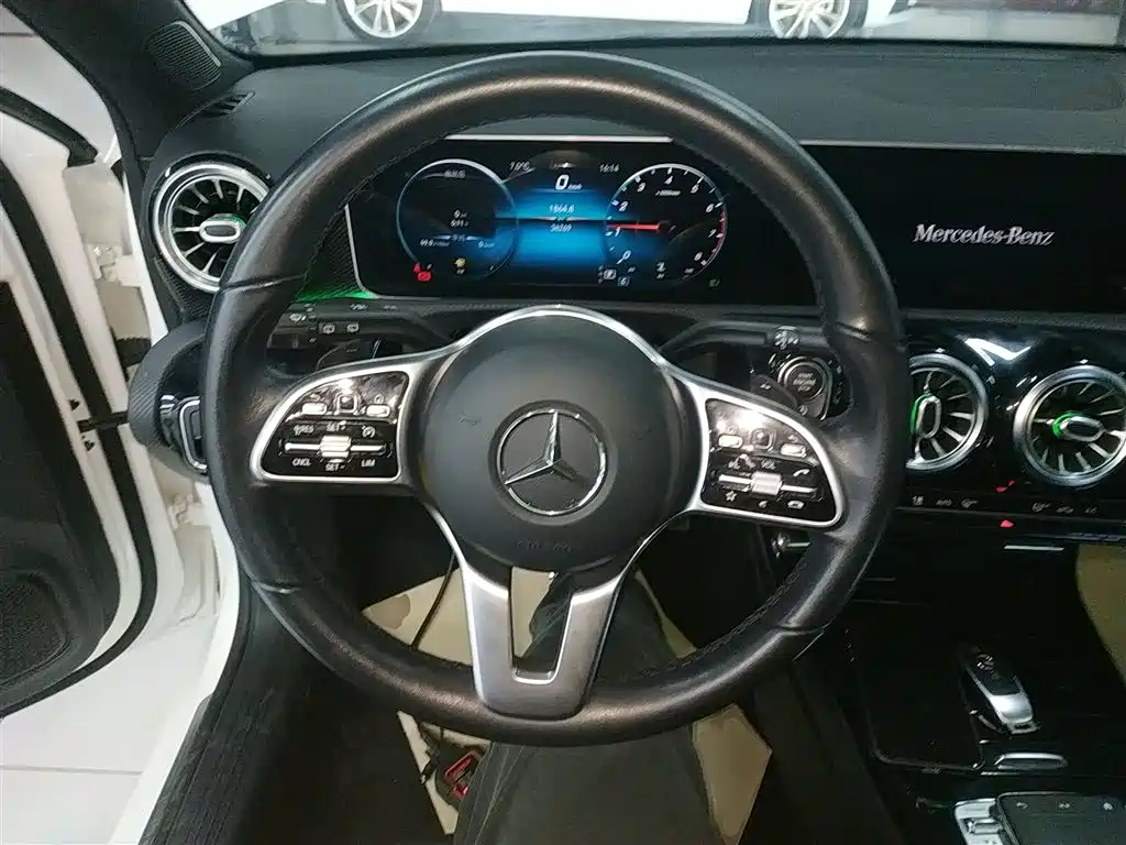 Mercedes-Benz A-Class 2020 — фото 3