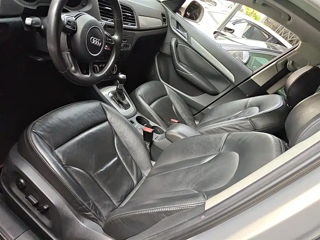 Audi Q3 2015 — фото 15