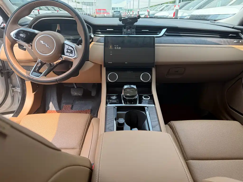 Jaguar XFL 2024 — фото 11