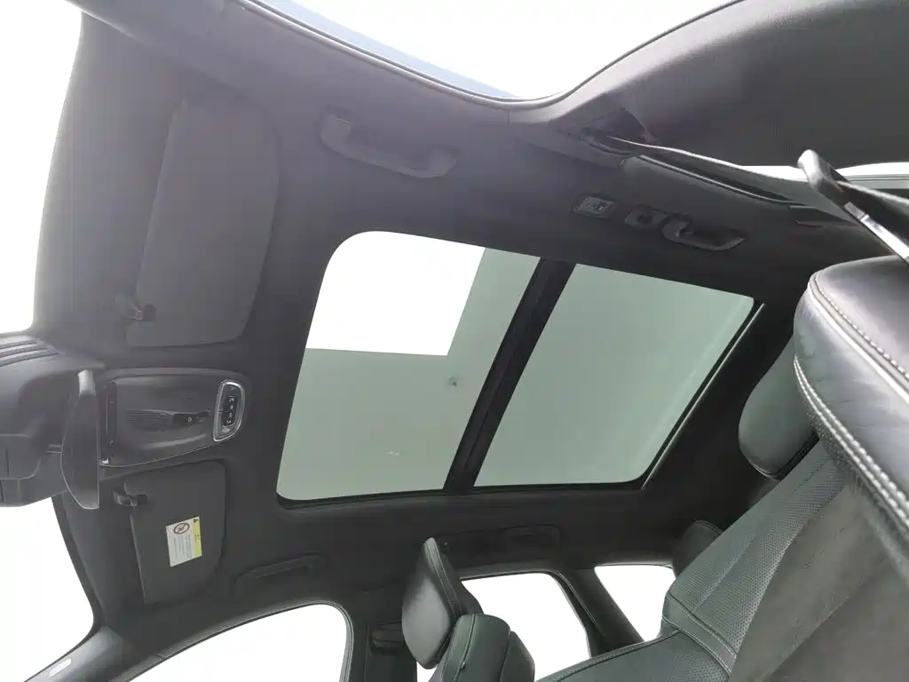 Volvo XC60 2018 — фото 14