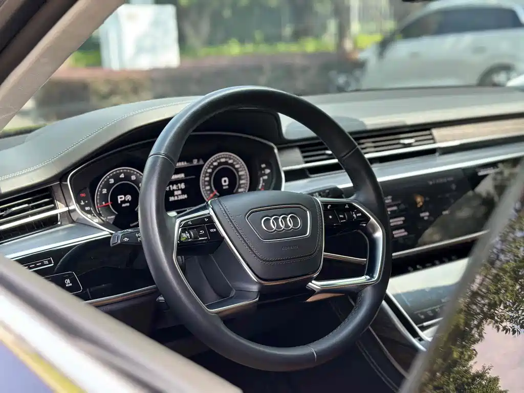 Audi A8 2022 — фото 7