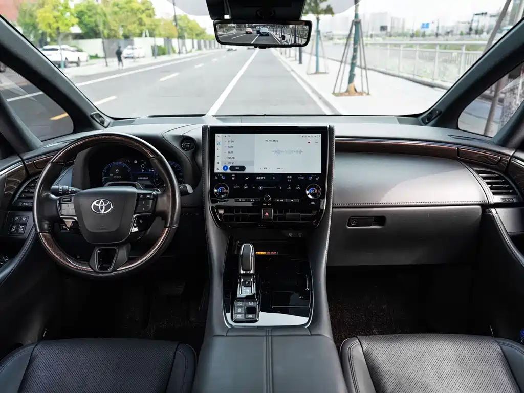 Toyota Alphard 2024 — фото 8